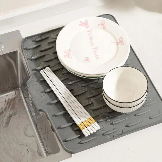 🍽️ 50% RABATT NU! ✨ Spillfri Silikonbänkskiva - Värmebeständig (-40°C till 250°C) med Avtappningsränna för Bekväm Disk och Torkning 💧🧽